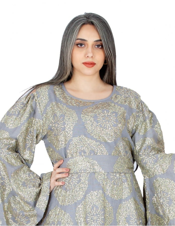 جلابية سهرة وسط كم كلوش