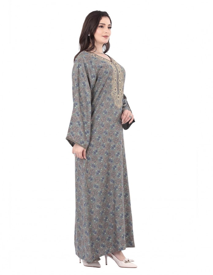 A lightweight jalabiya with long sleeves