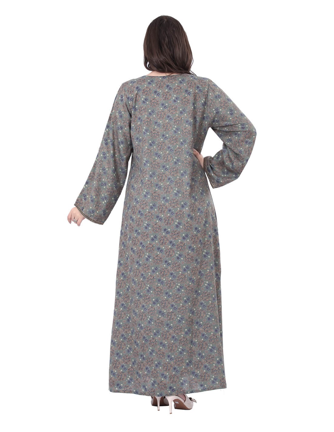 A lightweight jalabiya with long sleeves
