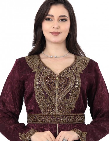 An evening jalabiya with long sleeves