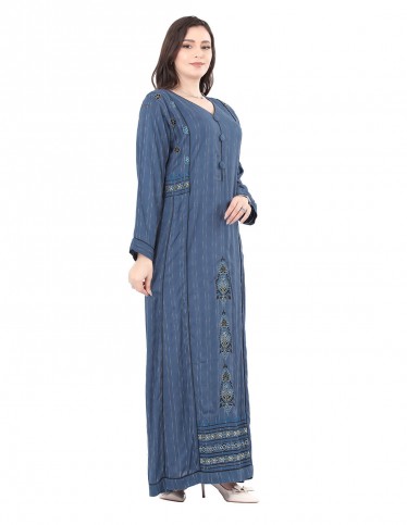 The perfect jalabiya for both formal and daily occasions