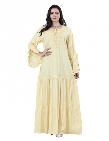 A light reception jalabiya with long sleeves.