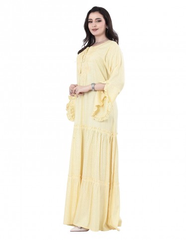 A light reception jalabiya with long sleeves.