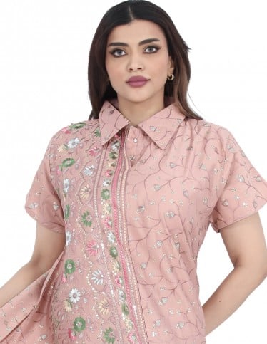 Hosting Jalabiya with short sleeves and sequin embroidery.