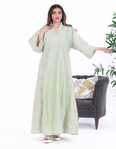 Hosting Jalabiya with long sleeves and Hirran design.
