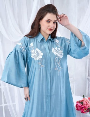 Elegant Embroidered Kaftan with Lapel Collar and Wide Sleeves