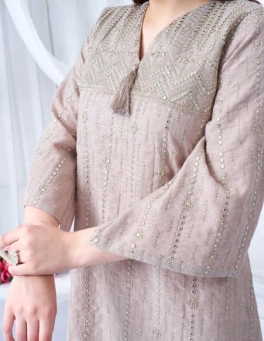 Embroidered Short Jalabiya with Flowy Sleeves