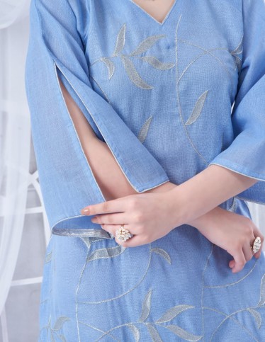 Short jalabiya with three-quarter sleeves