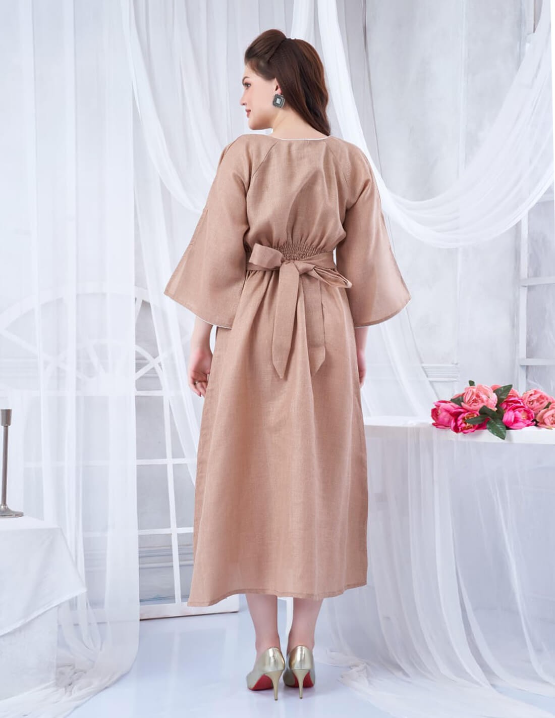 Short jalabiya with three-quarter sleeves