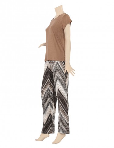 Supreme Comfort, Loungewear Chic: Your Cozy Patterned Pajama Set!