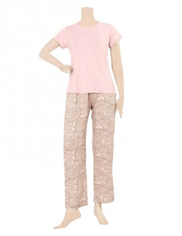 Supreme Comfort, Loungewear Chic: Your Cozy Patterned Pajama Set!