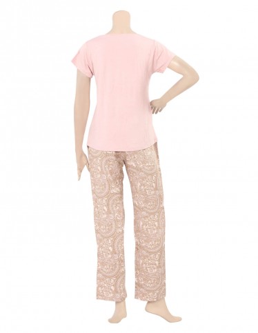 Supreme Comfort, Loungewear Chic: Your Cozy Patterned Pajama Set!