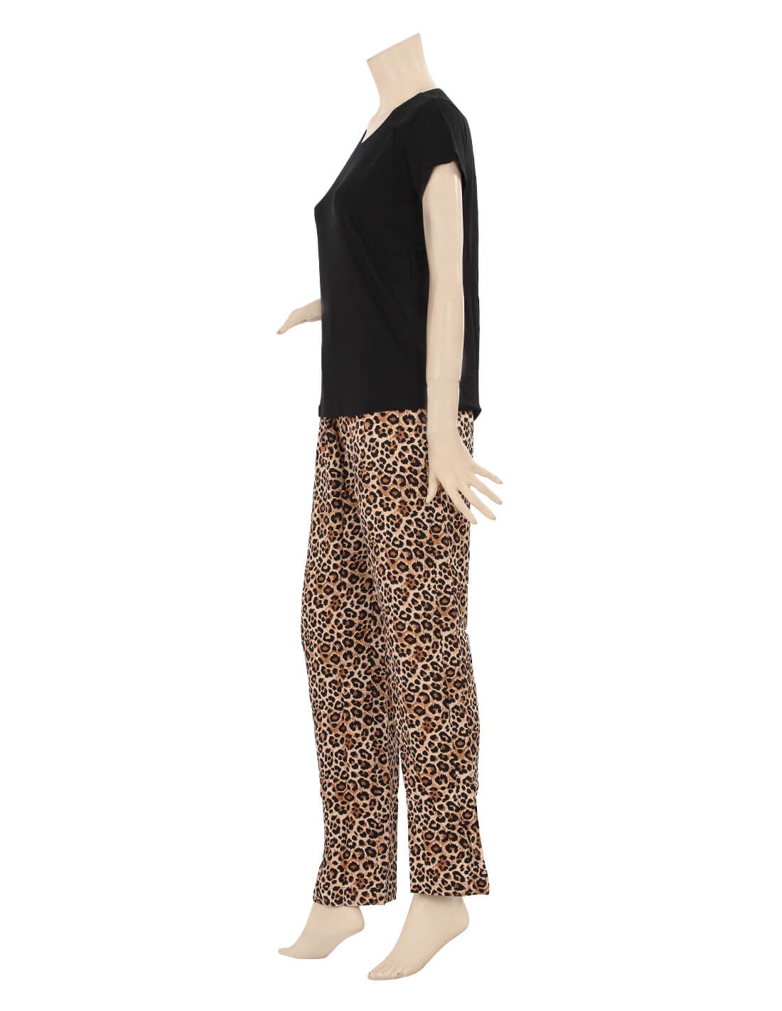Supreme Comfort, Loungewear Chic: Your Cozy Unique-Patterned Pajama Set!