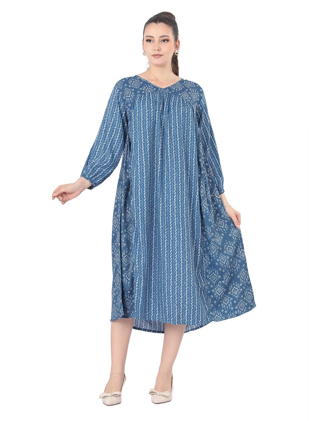 Blue casual jalabiya with patterns.