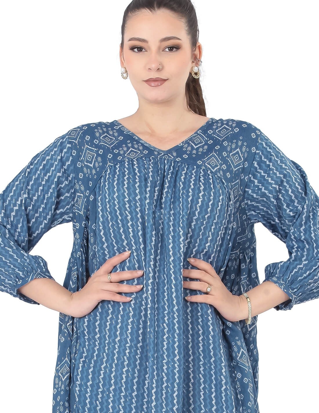 Blue casual jalabiya with patterns.