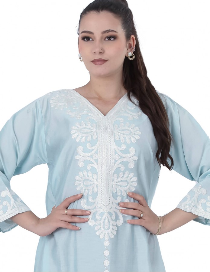 جلابية مطرزة بالكريستال