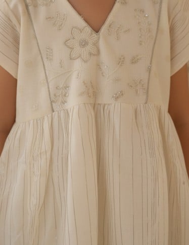 Elegant White girls' jalabiya.
