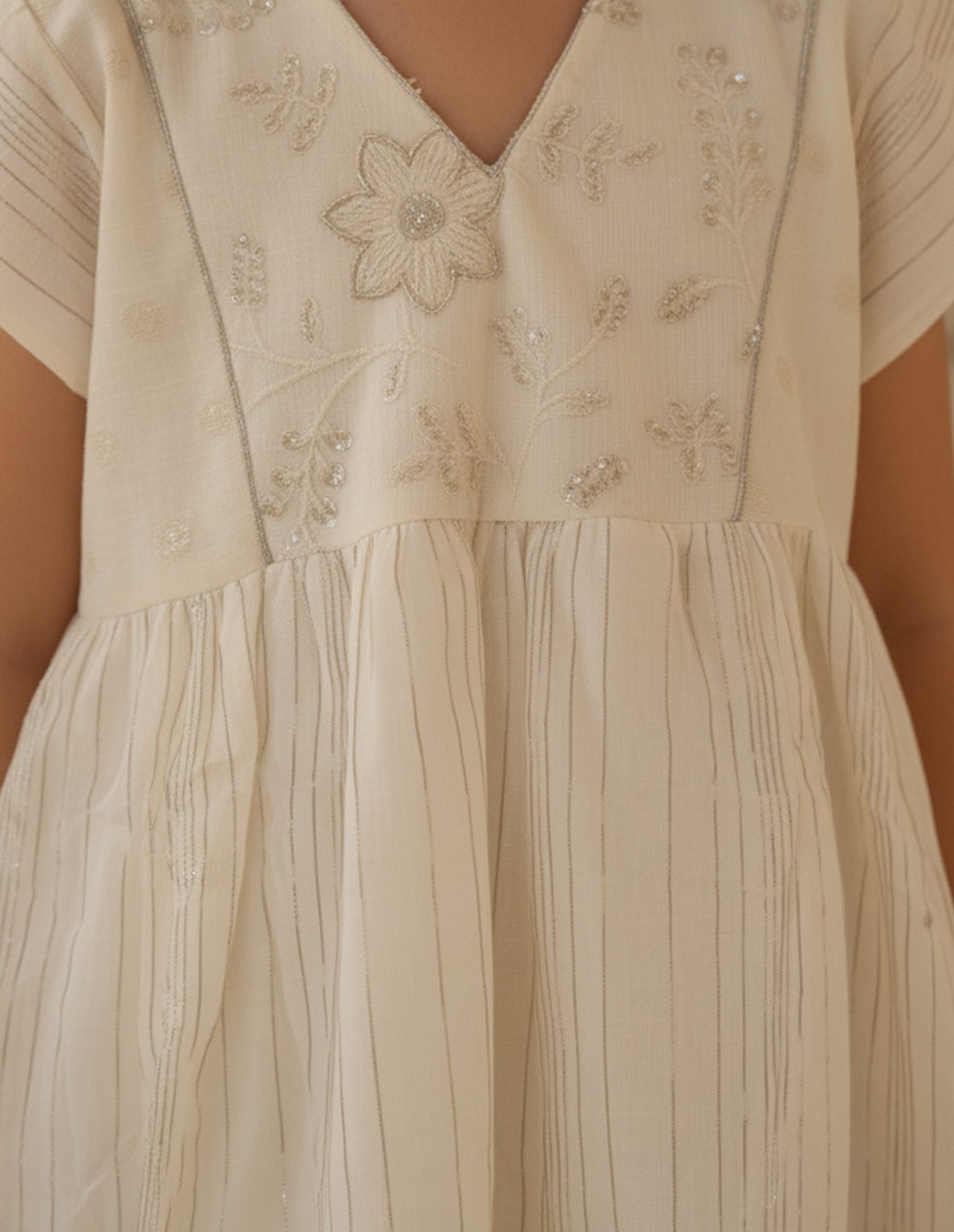 Elegant White girls' jalabiya.