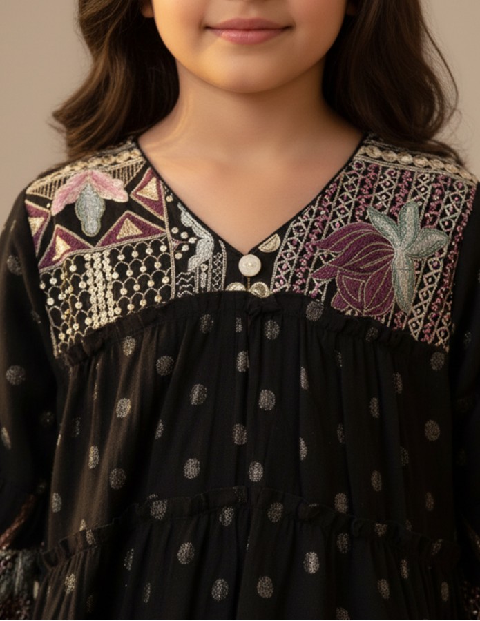 جلابية أسود أنيقة للبنات.