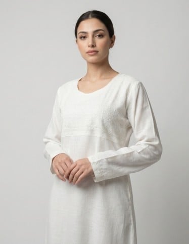 "Al-Jawhara" Jalabiya with Direct Chest Embroidery.