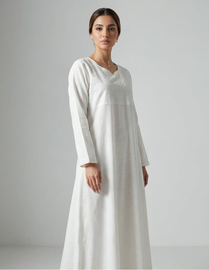 جلابية "الجوهرة" بتطريز مباشر على الصدر
