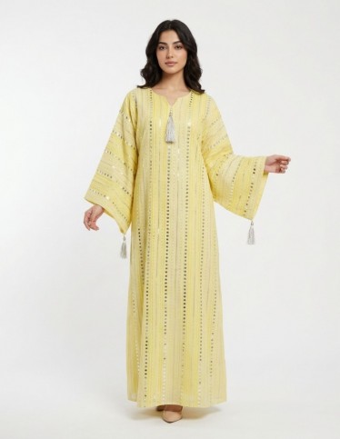 جلابية استقبال فاخرة بأكمام واسعة وتطريز ترتر (Sequins) لامع.
