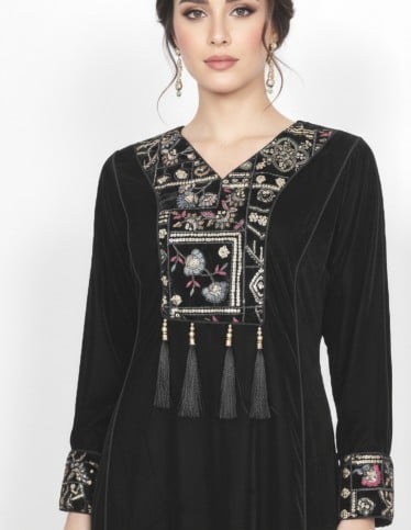 "Al-Jawhara" Velvet Reception Jalabiya – Luxurious Embroidery on Chest & Sleeves.