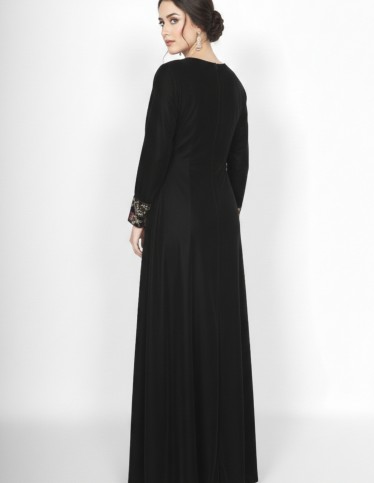 "Al-Jawhara" Velvet Reception Jalabiya – Luxurious Embroidery on Chest & Sleeves.