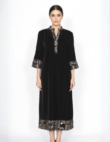 "Noreen" Midi Velvet Jalabiya – Delicate Full-Body Embroidery (Bodice, Sleeves & Hem).