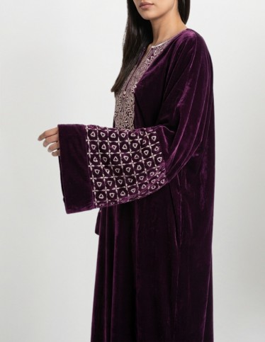 "Al-Maram" Velvet Jalabiya – Royal Flared Sleeves & Fine Craft Embroidery.
