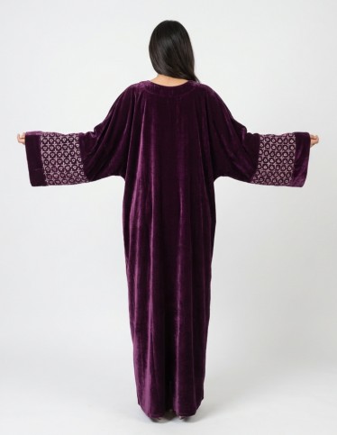"Al-Maram" Velvet Jalabiya – Royal Flared Sleeves & Fine Craft Embroidery.