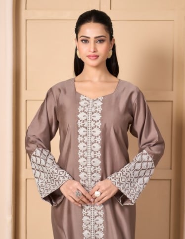 "Noor" Reception Gown – Silk-Crepe Look with Luxurious White Embroidery.