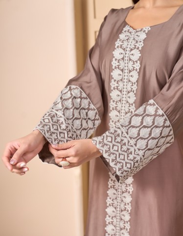 "Noor" Reception Gown – Silk-Crepe Look with Luxurious White Embroidery.