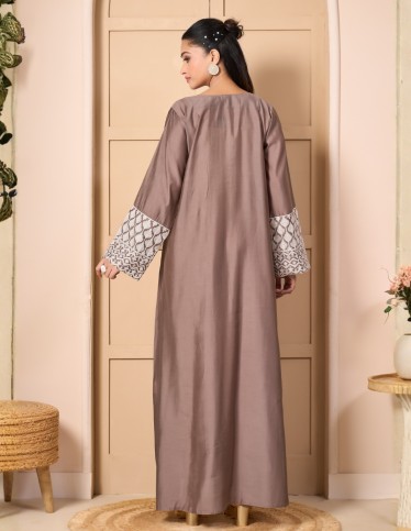 "Noor" Reception Gown – Silk-Crepe Look with Luxurious White Embroidery.