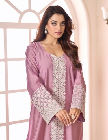"Layan" Reception Gown – Silk-Crepe Style with Royal White Embroidery.