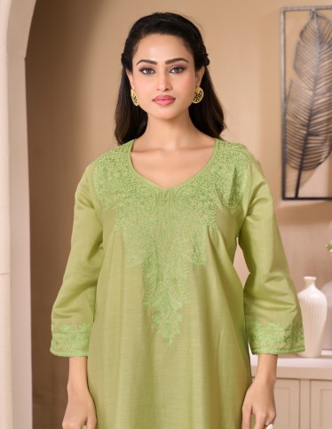 Classic Reception Jalabiya – Aari Embroidery on Bodice & Sleeves.