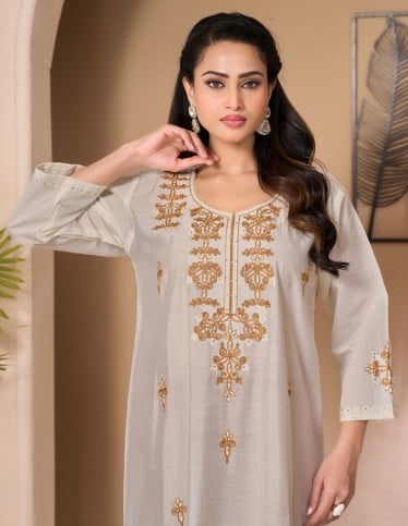 "Noor" Royal Reception Jalabiya – Off-White with Full Front Two-Tone Aari Embroidery.