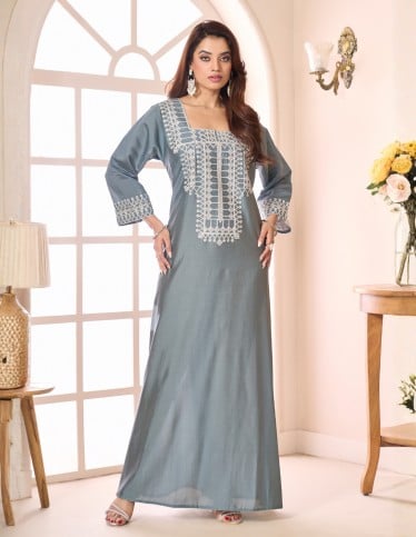 "Sahab" Daily Jalabiya – Dusty Blue with White Embroidery & "Hiran" Sleeves.