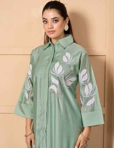 "Areej" Reception Kaftan – Premium Roman Silk-style Fabric with Artisan Hand-Embroidery.