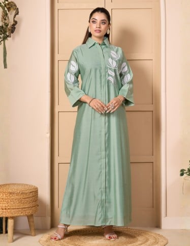 "Areej" Reception Kaftan – Premium Roman Silk-style Fabric with Artisan Hand-Embroidery.