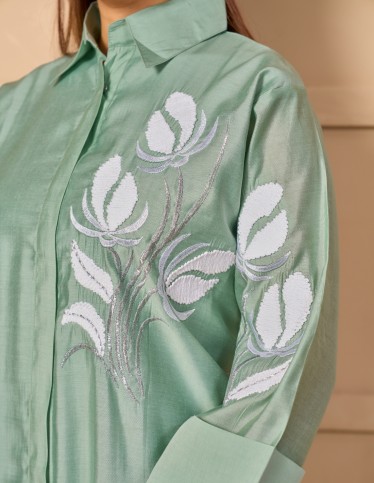 "Areej" Reception Kaftan – Premium Roman Silk-style Fabric with Artisan Hand-Embroidery.