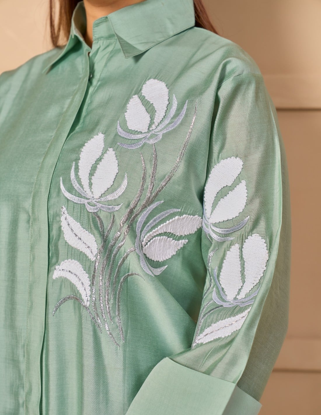 "Areej" Reception Kaftan – Premium Roman Silk-style Fabric with Artisan Hand-Embroidery.
