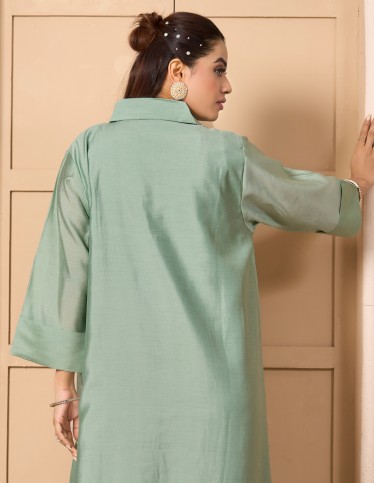 "Areej" Reception Kaftan – Premium Roman Silk-style Fabric with Artisan Hand-Embroidery.