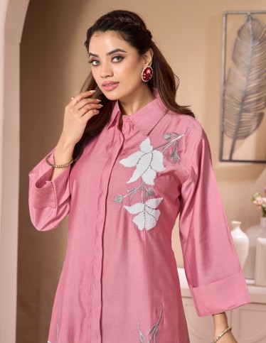 Elegant Dusty Pink Women's Jalabiya with Classic Collar and White Leaf Embroidery