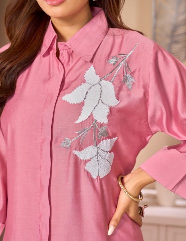 Elegant Dusty Pink Women's Jalabiya with Classic Collar and White Leaf Embroidery