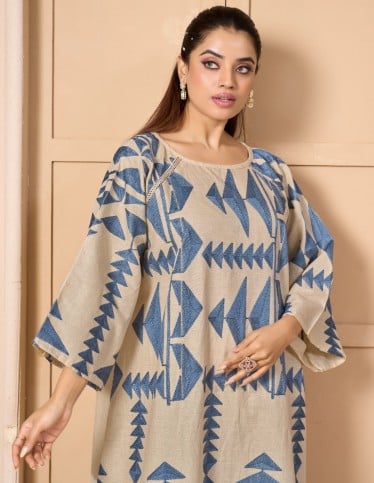Casual Beige Jalabiya with Blue Geometric Embroidery & Wide Sleeves