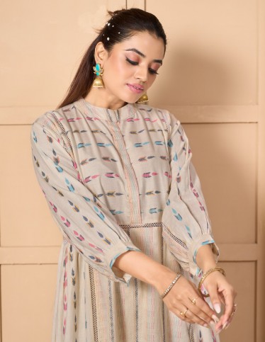 Modern Casual Jalabiya with Subtle Geometric Patterns & Lace Inserts