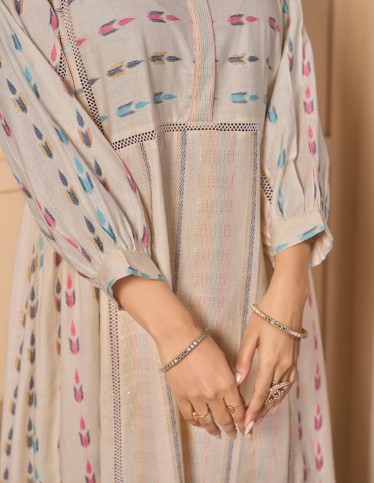 Modern Casual Jalabiya with Subtle Geometric Patterns & Lace Inserts