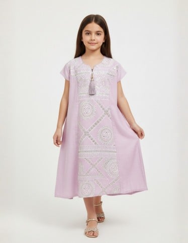 Girls' Elegant Lavender Jalabiya with Geometric Embroidery and Tassel Detail