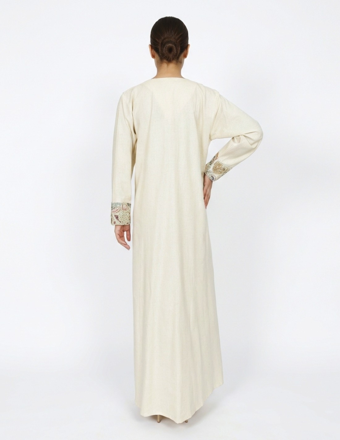 Embroidered Off-White Linen-Style Jalabiya with Decorative Tassels